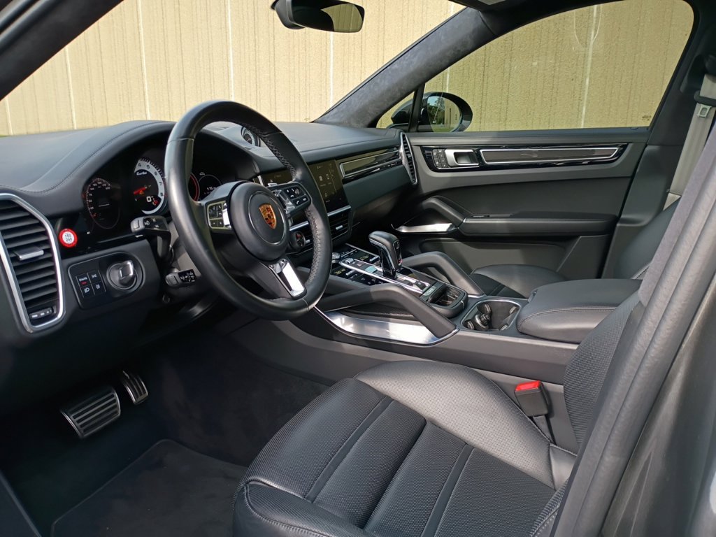 Certified 2022 Porsche Cayenne Turbo AWD/4WD image 4