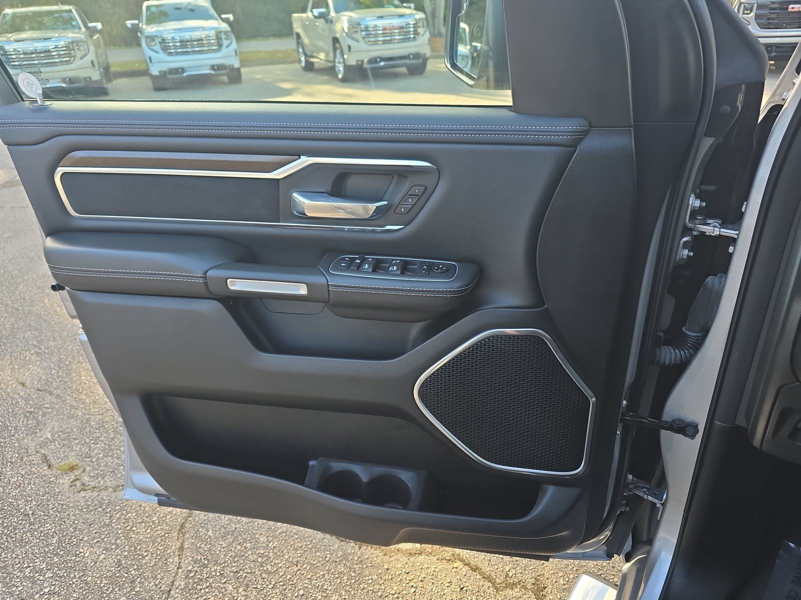 Used 2021 RAM 1500 Laramie AWD/4WD image 27