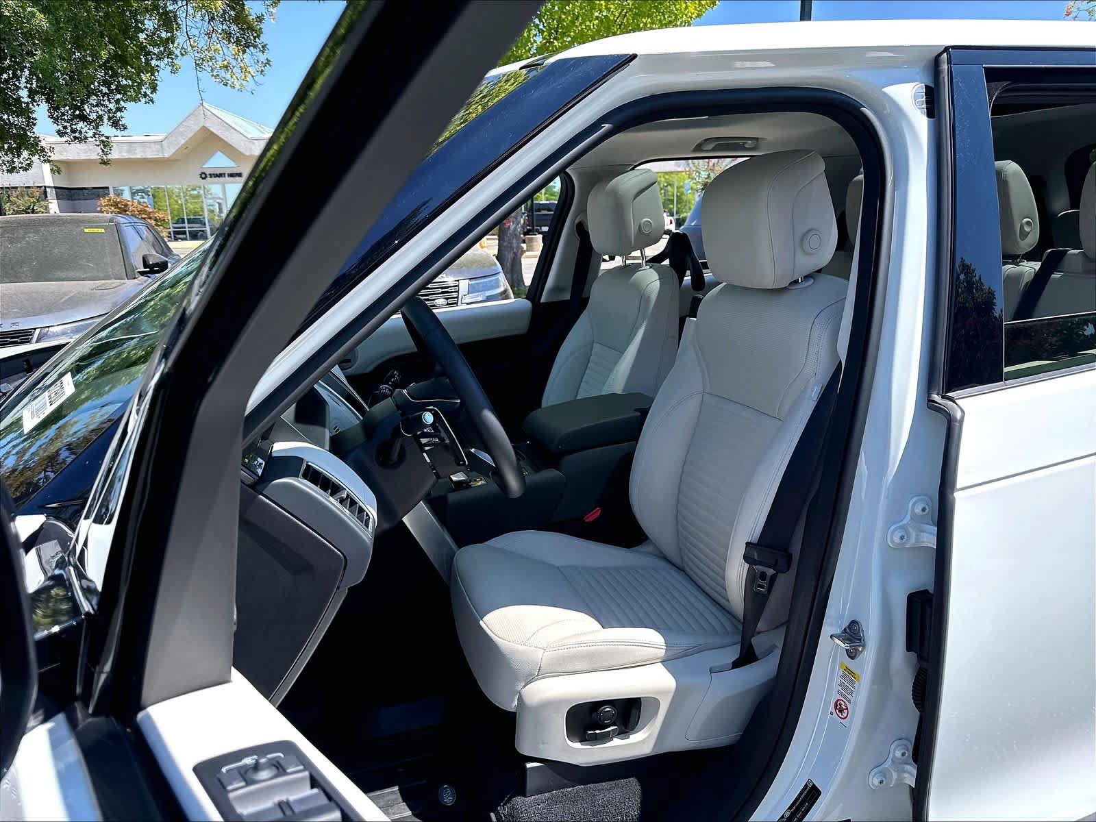 Used 2025 Land Rover Discovery S AWD/4WD image 25