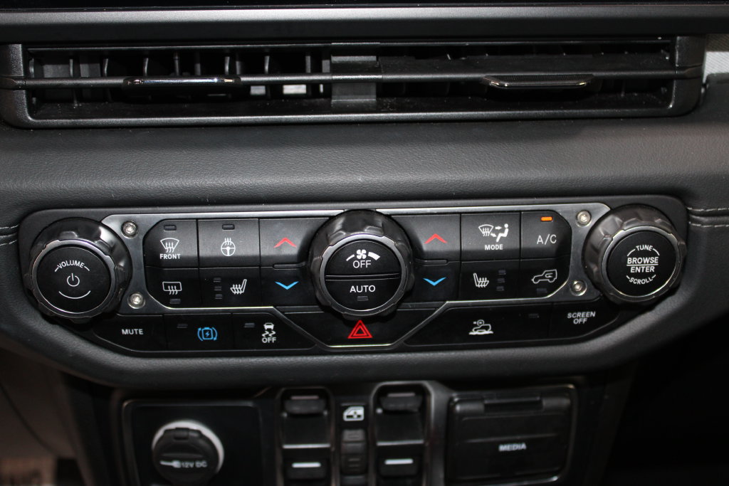Used 2024 Jeep Wrangler Unlimited Sahara AWD/4WD image 43