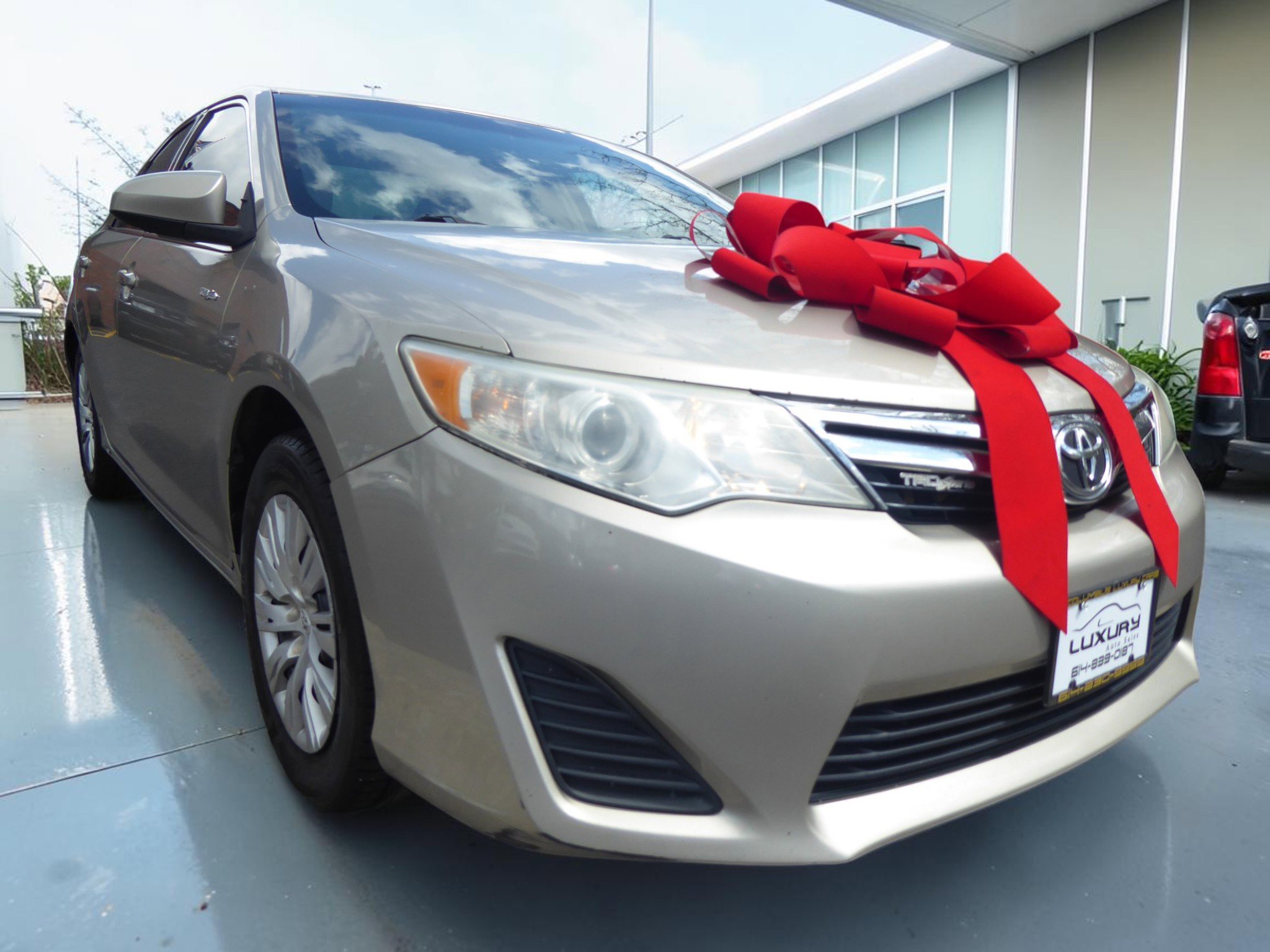 Used 2014 Toyota Camry LE image 3