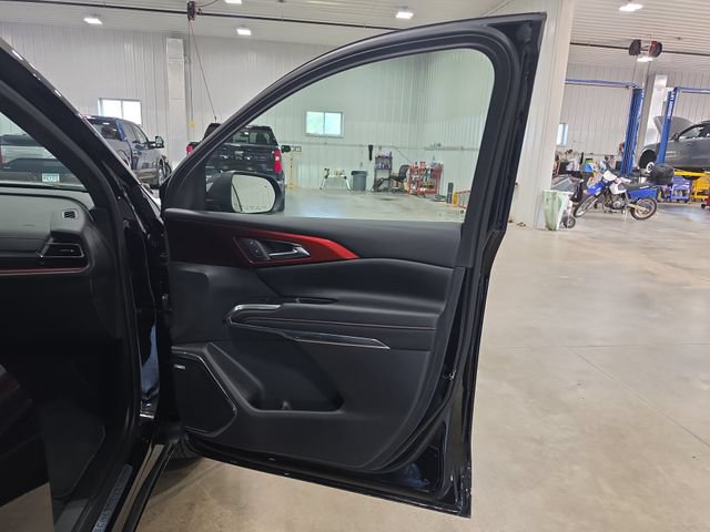Used 2025 Chevrolet Traverse RS AWD/4WD image 34