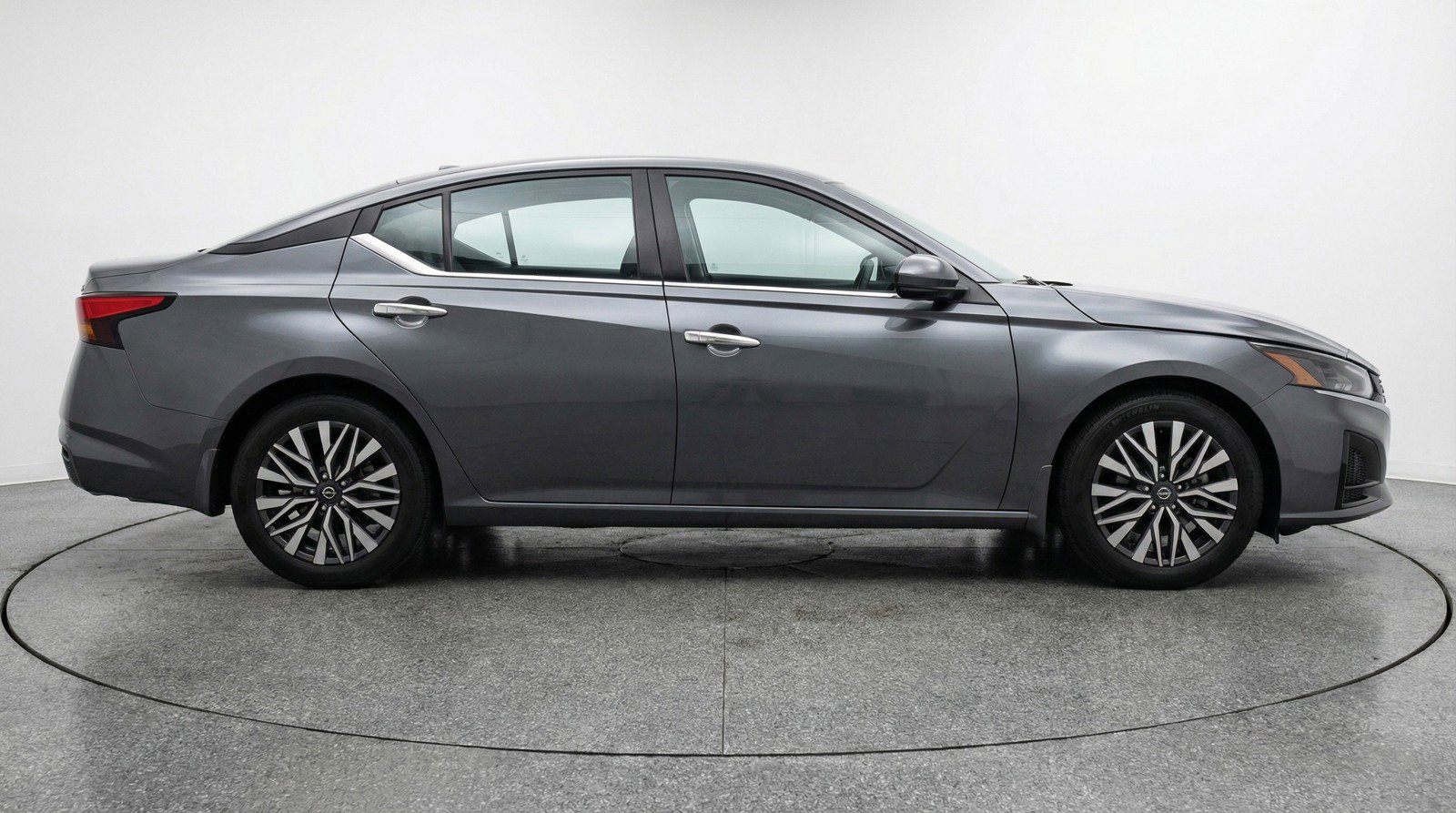 Used 2025 Nissan Altima 2.5 SV image 11