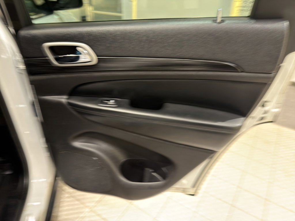 Used 2021 Jeep Grand Cherokee Laredo image 24