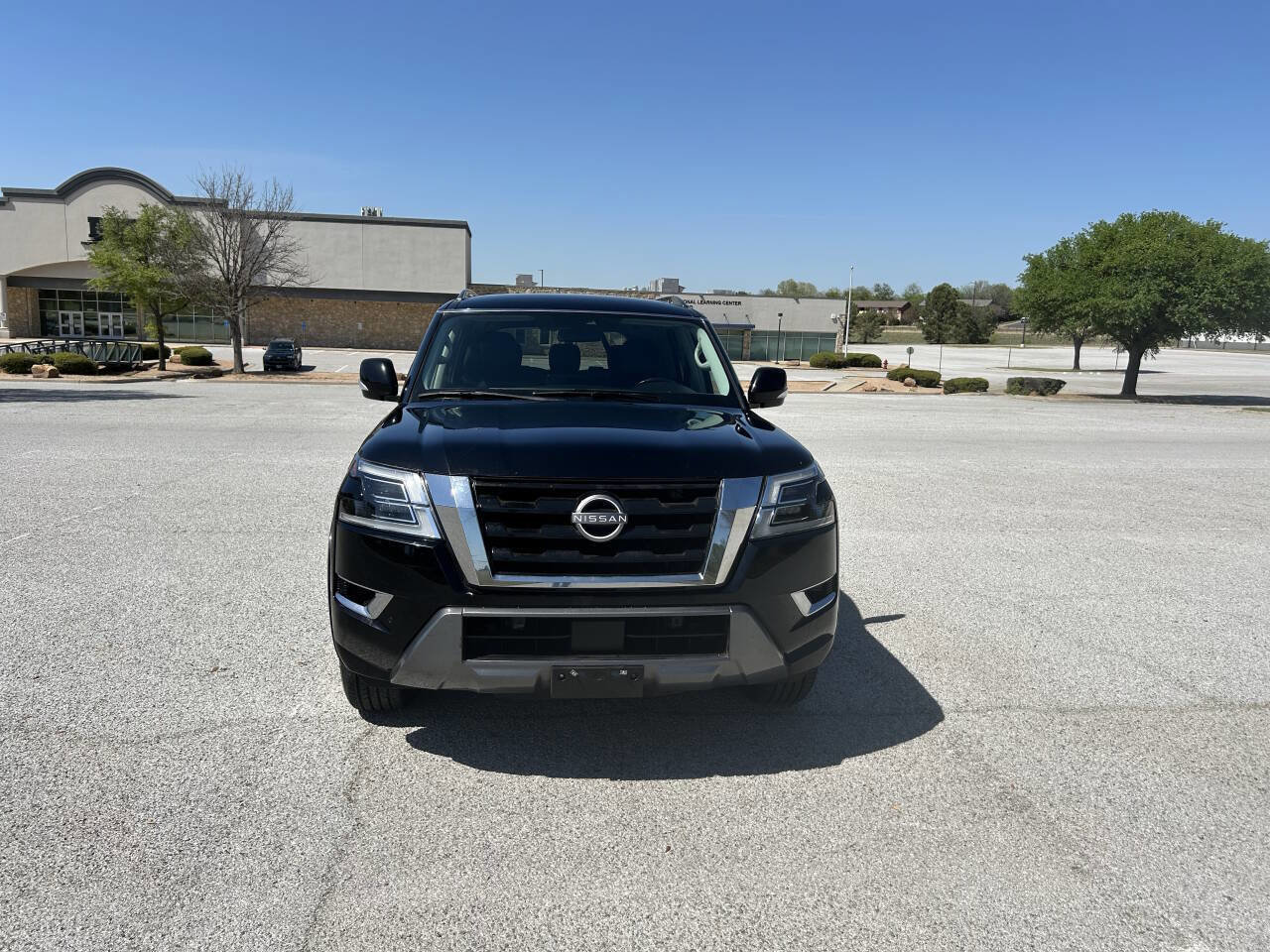 Used 2022 Nissan Armada SV RWD image 3