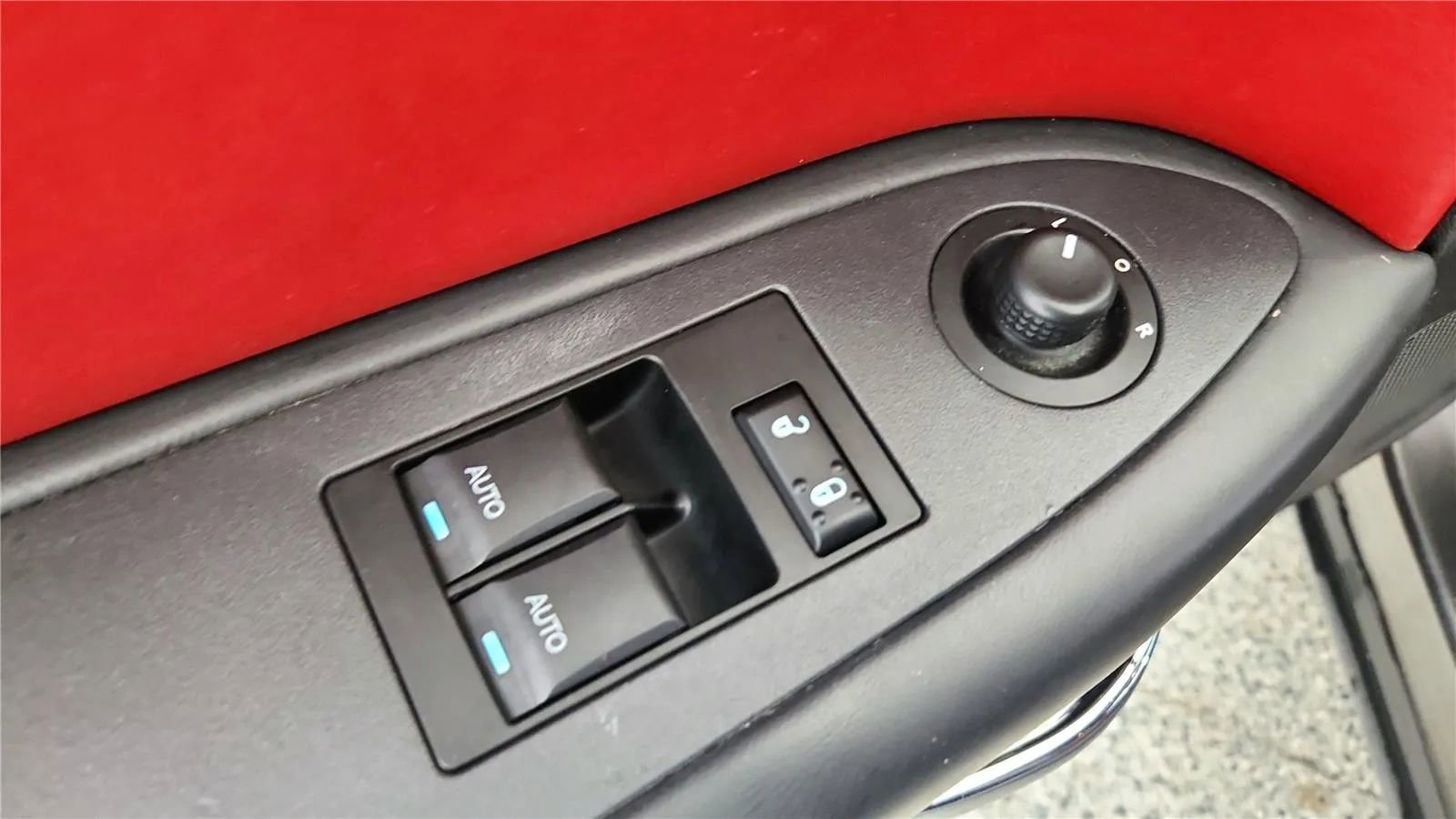Used 2013 Dodge Challenger R/T Plus RWD image 30