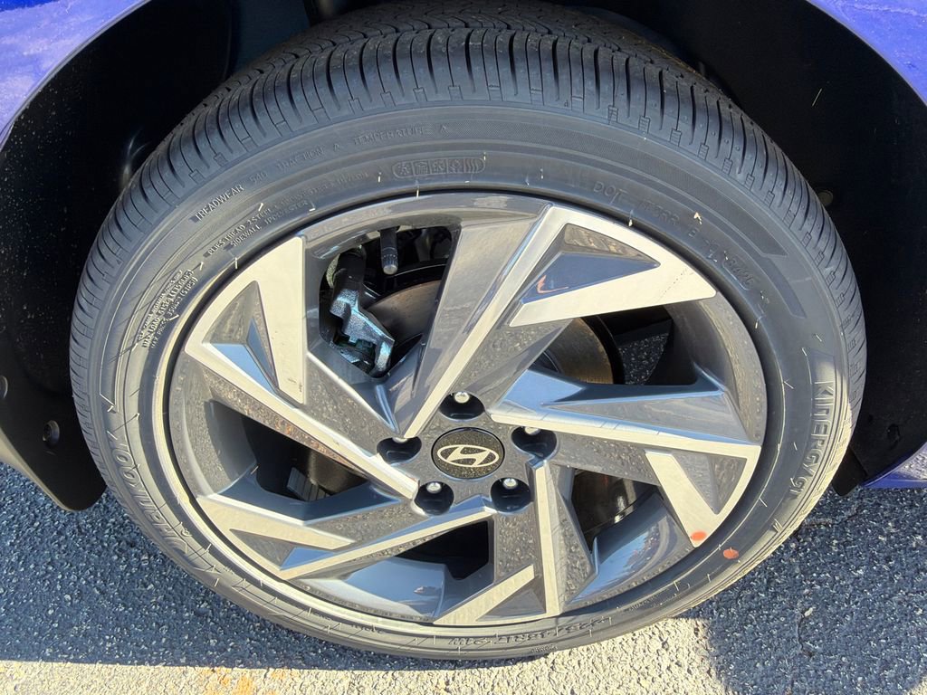 New 2026 Hyundai Elantra Limited image 17