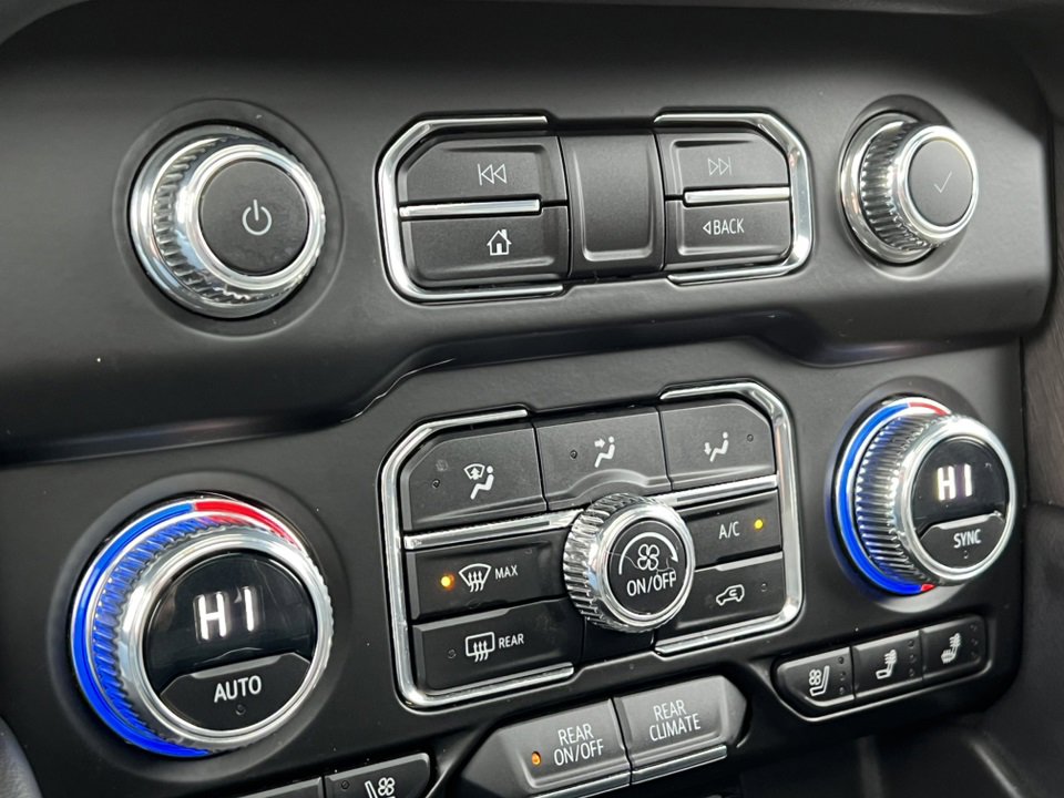 Used 2023 GMC Yukon AT4 w/ AT4 Premium Package image 30