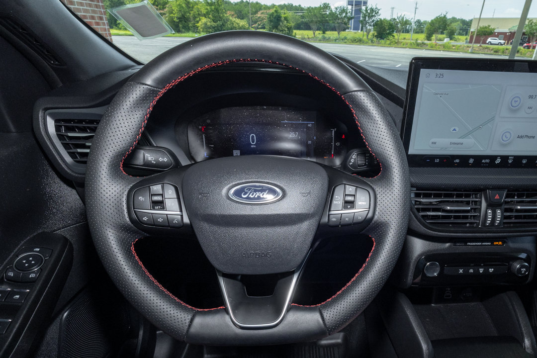 Used 2025 Ford Escape ST-Line w/ Tech Pack #1 FWD image 11