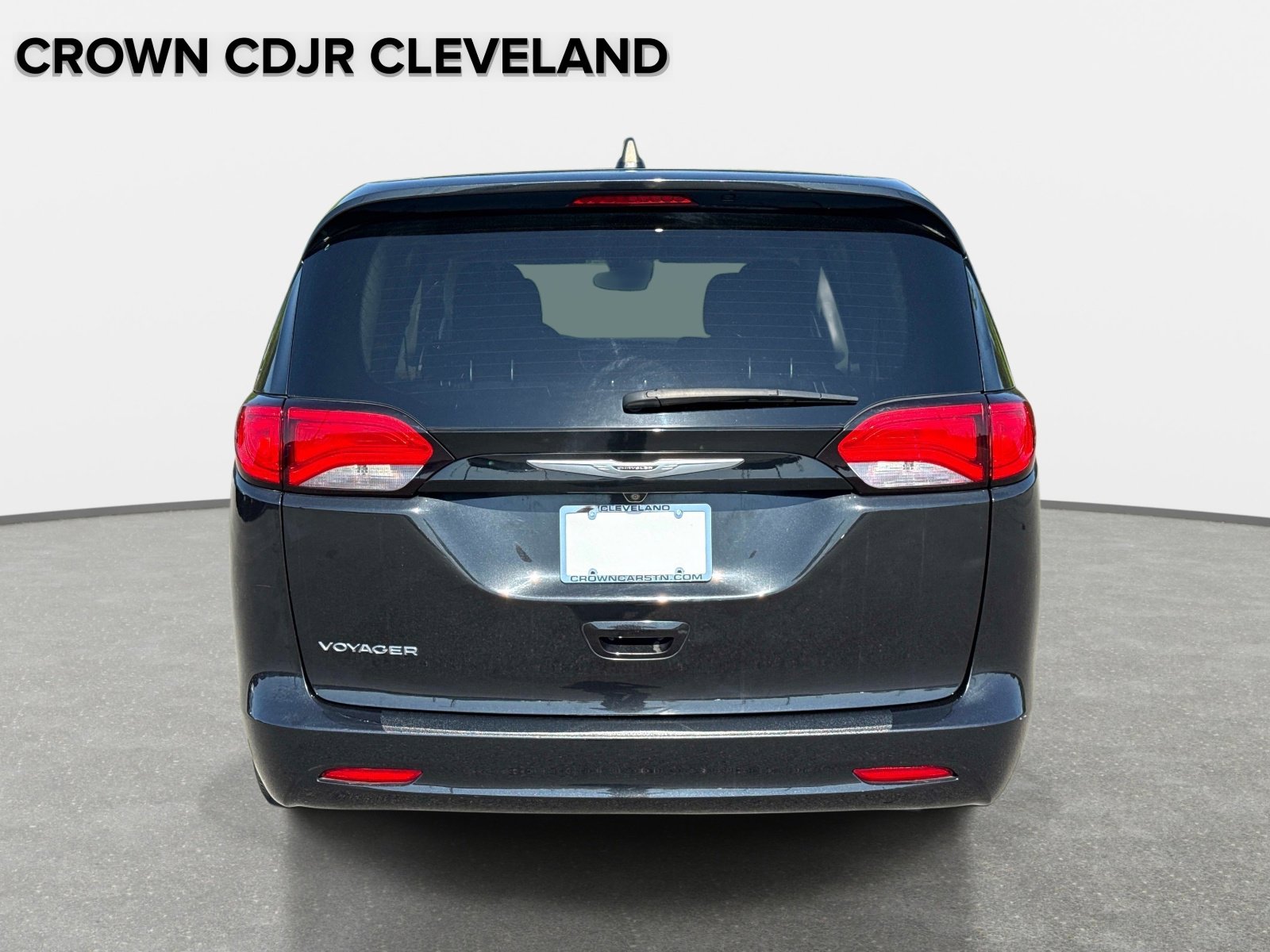 Used 2023 Chrysler Voyager LX FWD image 5