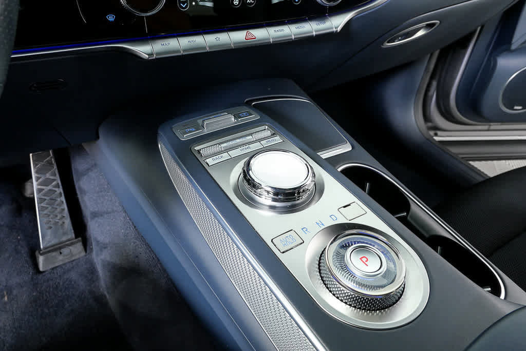 Used 2022 Genesis GV70 2.5T w/ Sport Prestige Package image 18