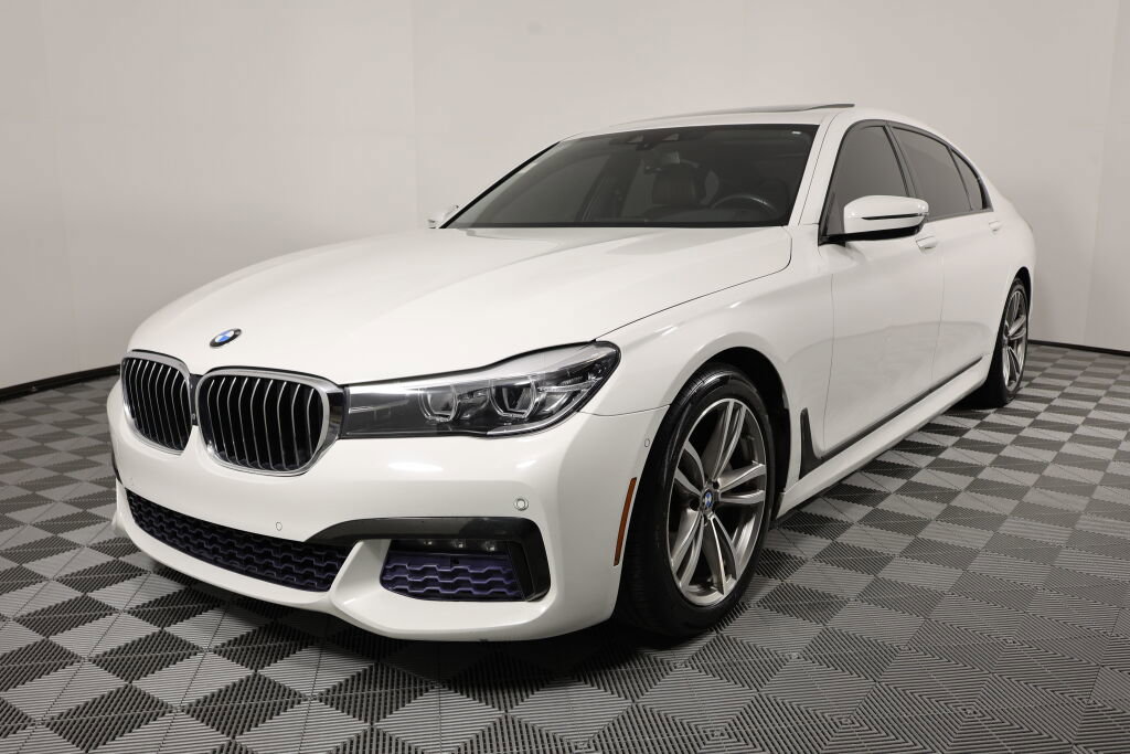 Used 2016 BMW 740i image 5
