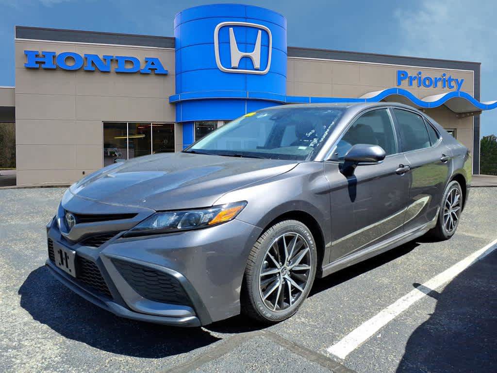 Used 2023 Toyota Camry SE FWD image 1