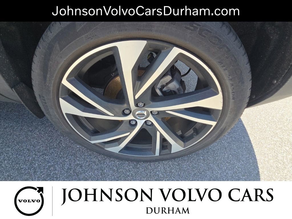 Used 2021 Volvo XC40 T4 R-Design w/ Advanced Package FWD image 9