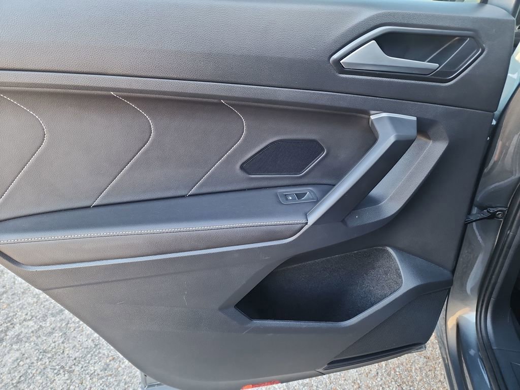 Used 2024 Volkswagen Tiguan SE image 34