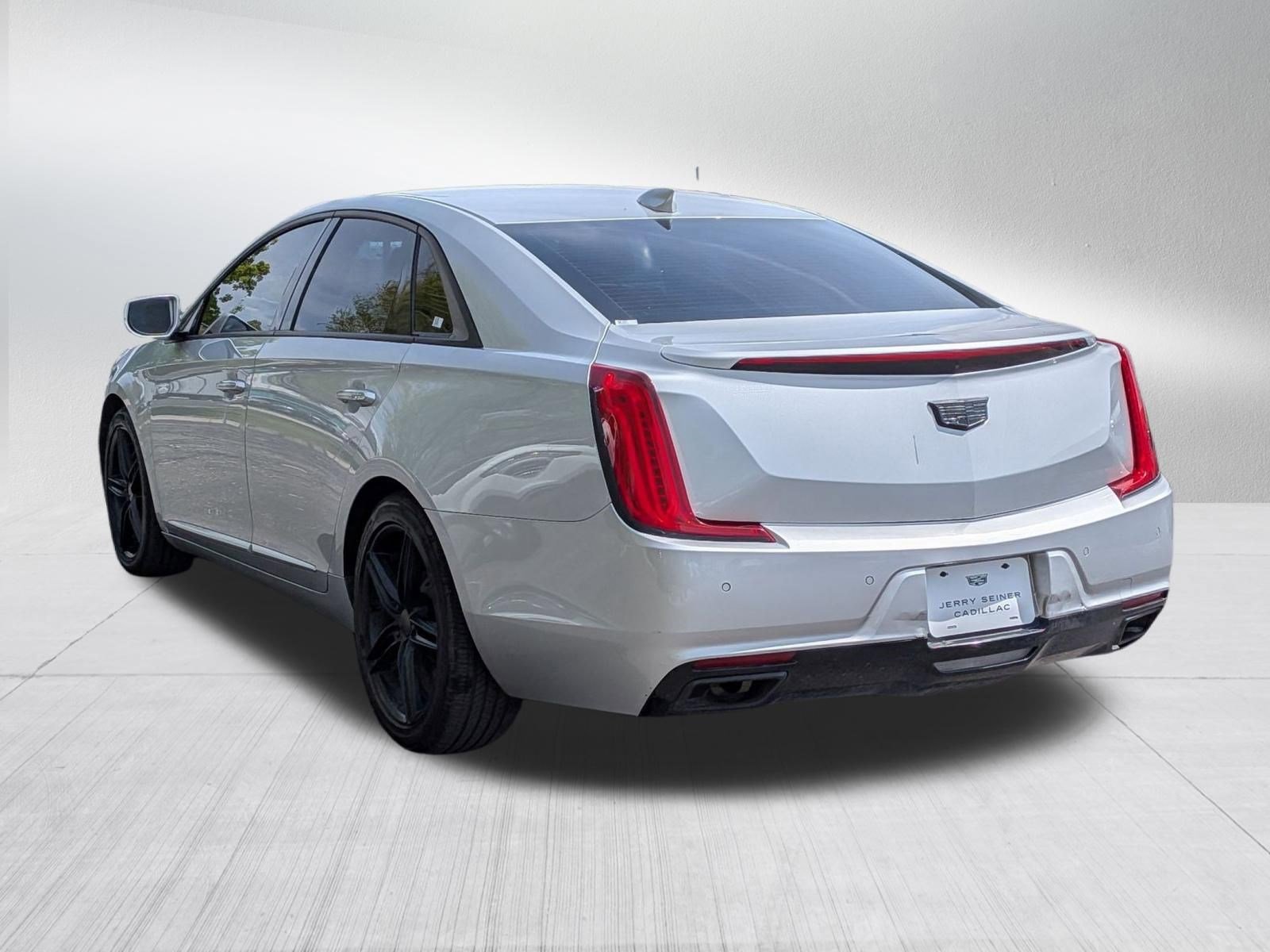 Used 2019 Cadillac XTS Luxury image 3