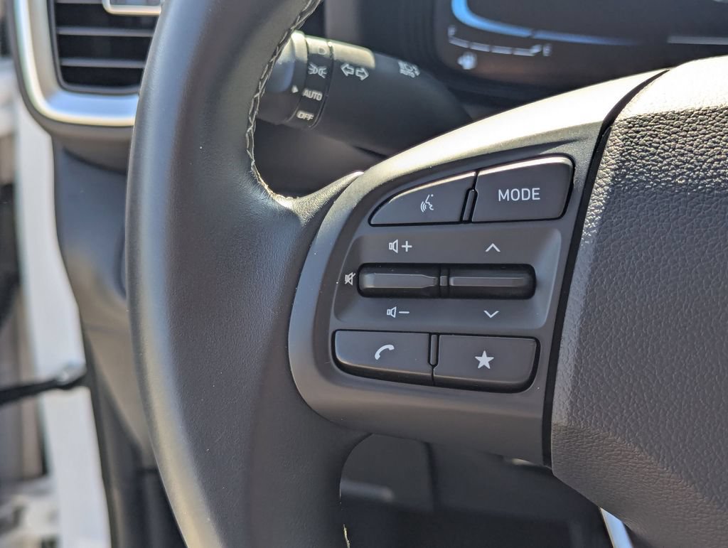 Used 2025 Hyundai Venue SEL FWD image 17