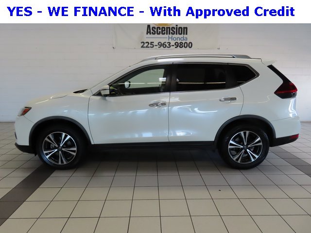 Used 2020 Nissan Rogue SV w/ Premium Package image 3