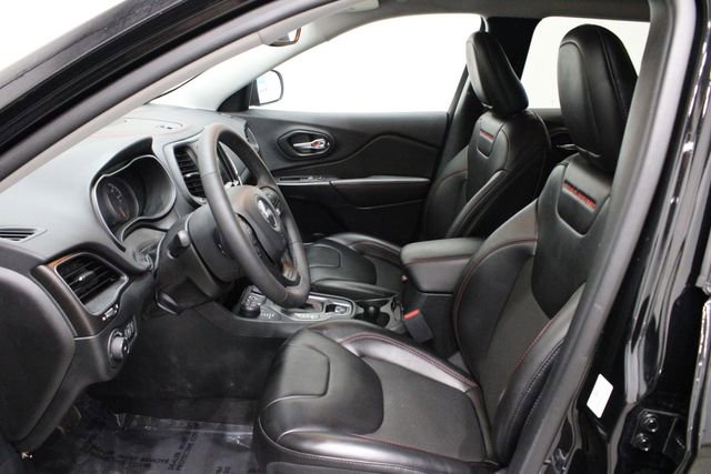 Used 2022 Jeep Cherokee Trailhawk image 10