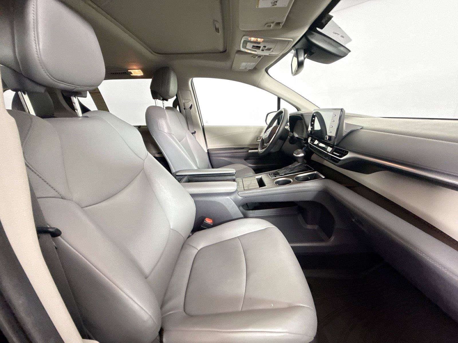 Certified 2024 Toyota Sienna XLE FWD image 41