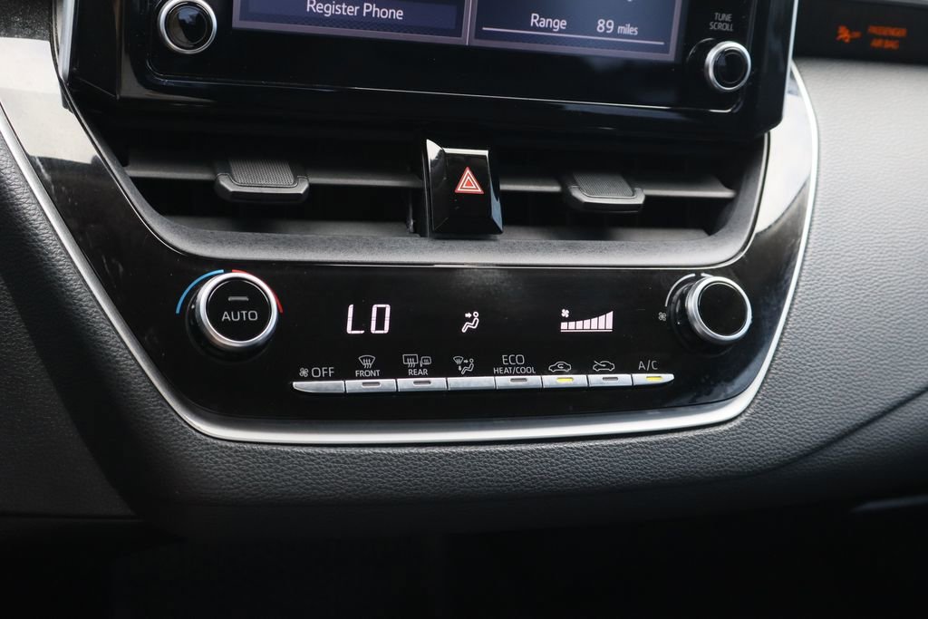 Used 2020 Toyota Corolla LE FWD image 17