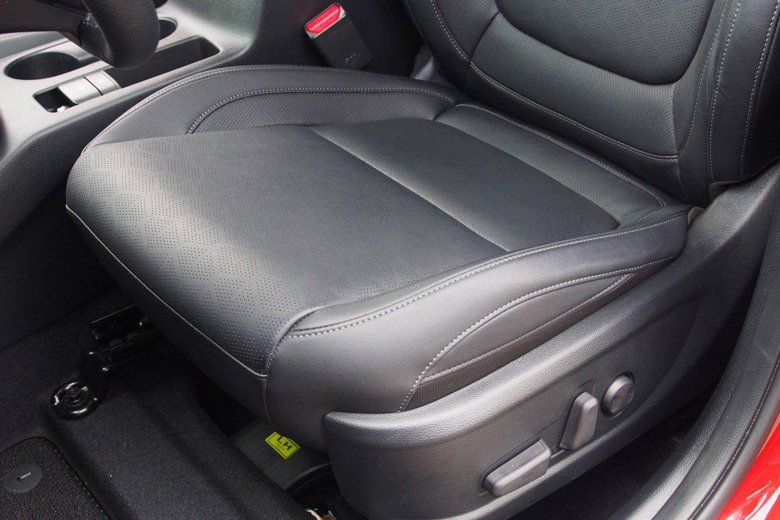 Used 2025 Kia Seltos SX w/ SX Sunroof Package image 17