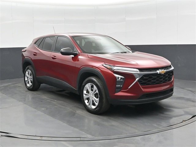 Used 2024 Chevrolet Trax LS image 1