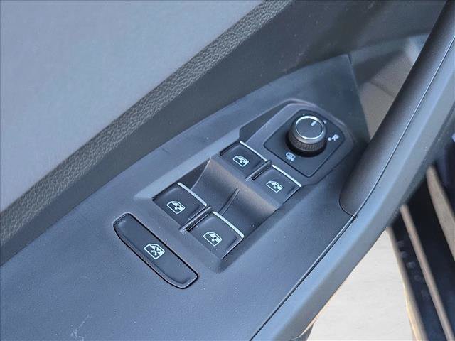 Used 2026 Volkswagen Jetta SE FWD image 9