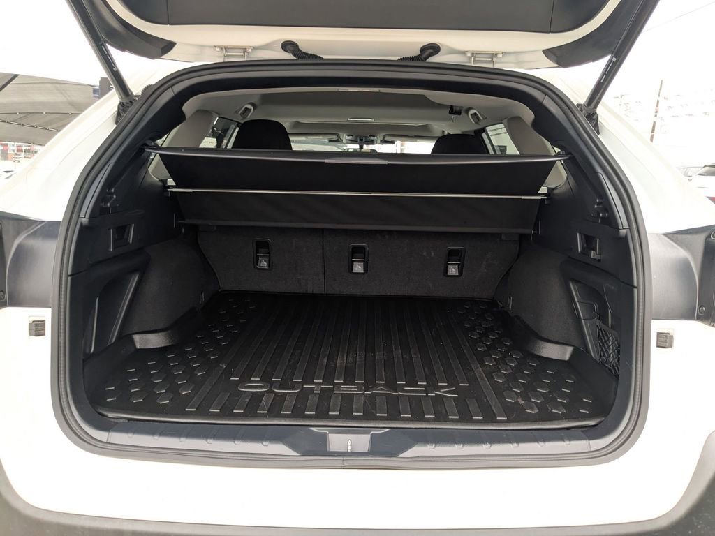 Used 2025 Subaru Outback Premium image 27