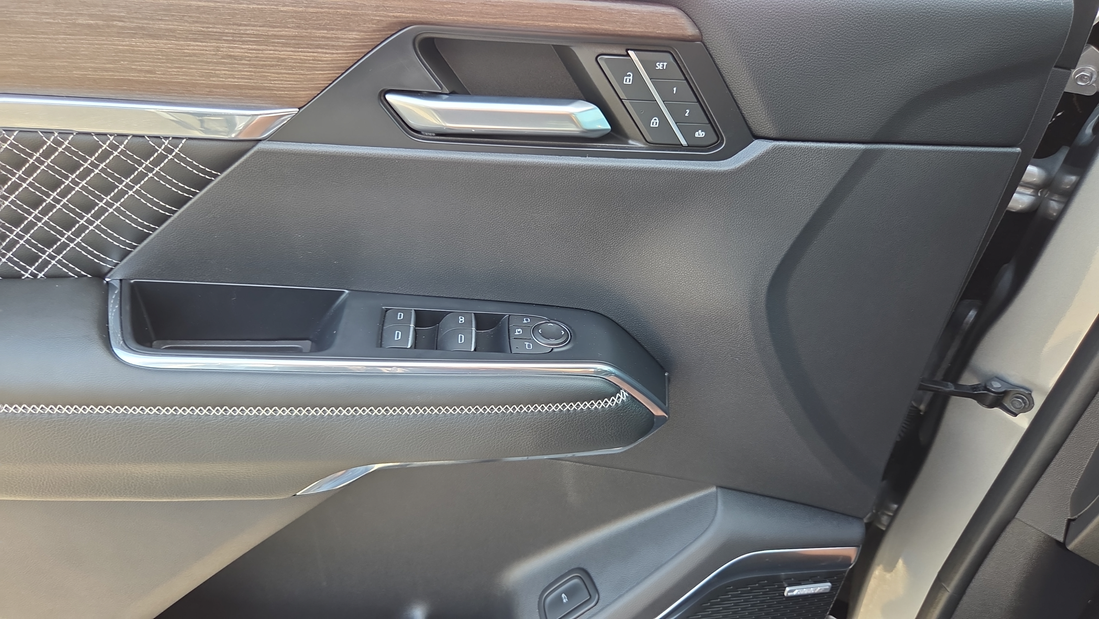 Certified 2024 GMC Acadia Denali FWD image 27