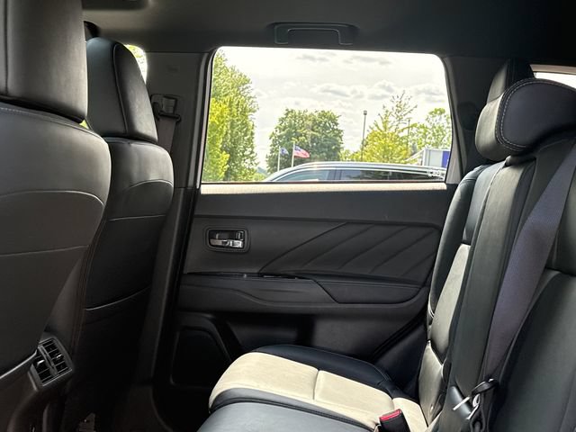 Used 2019 Mitsubishi Outlander 4WD Plug-In Hybrid image 19