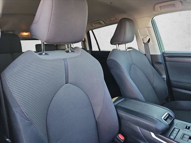 Used 2022 Toyota Highlander L FWD image 15