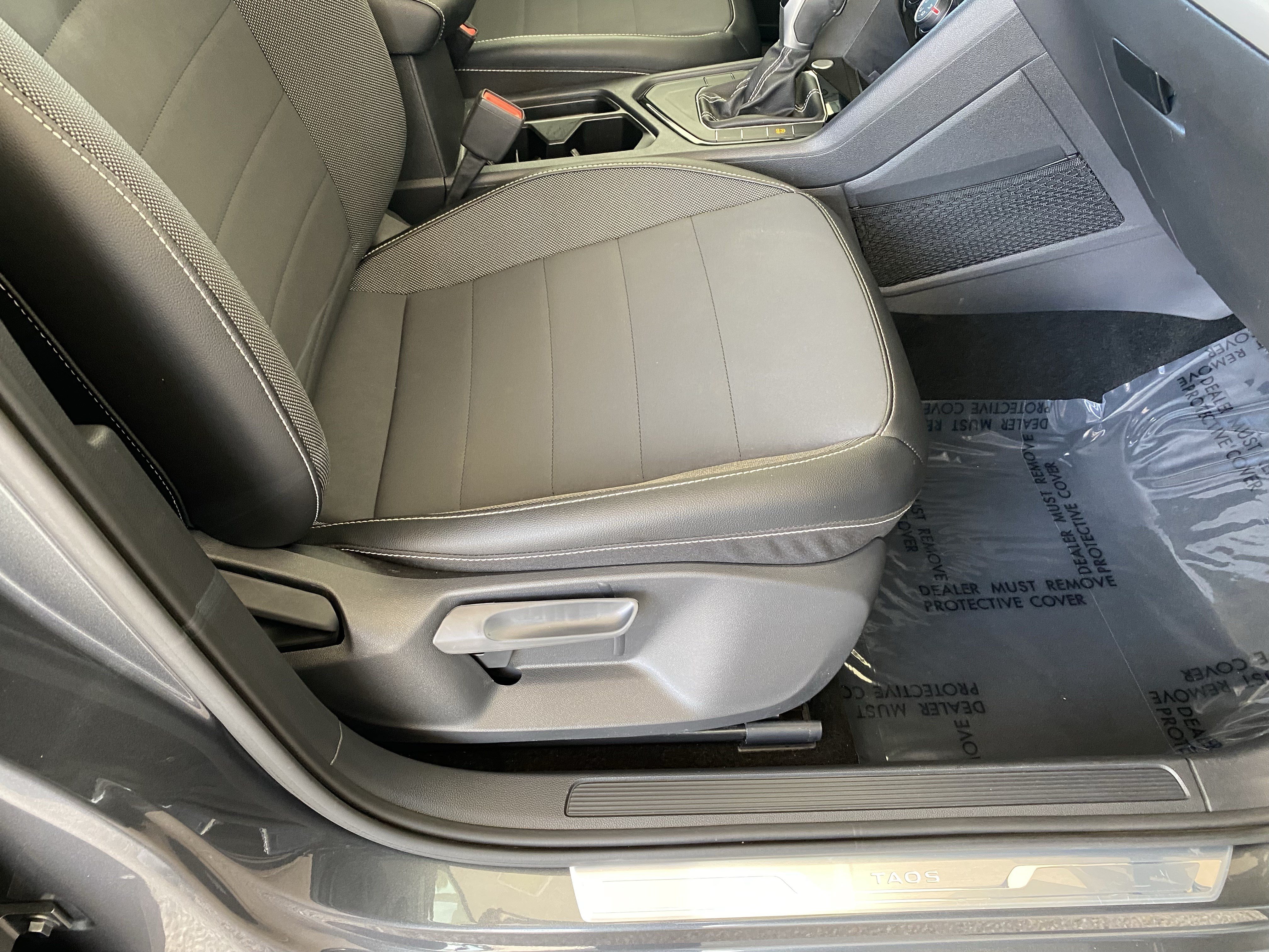Certified 2023 Volkswagen Taos SE FWD image 40