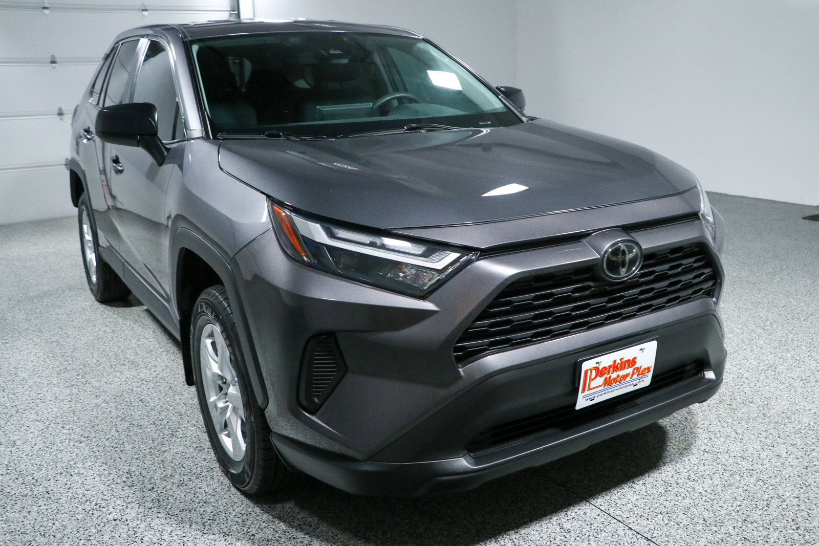 Used 2024 Toyota RAV4 LE FWD image 5