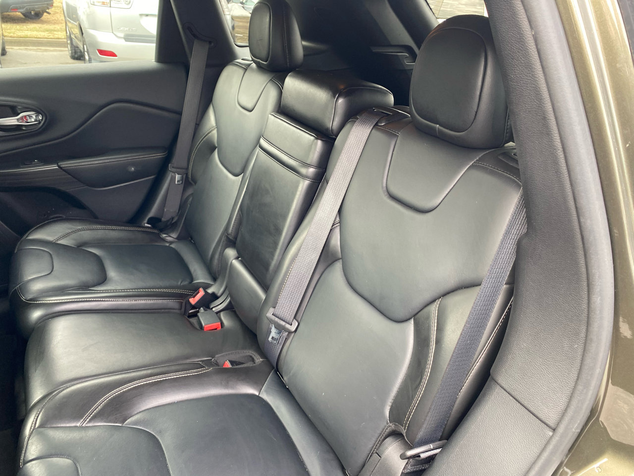 Used 2015 Jeep Cherokee Limited image 13