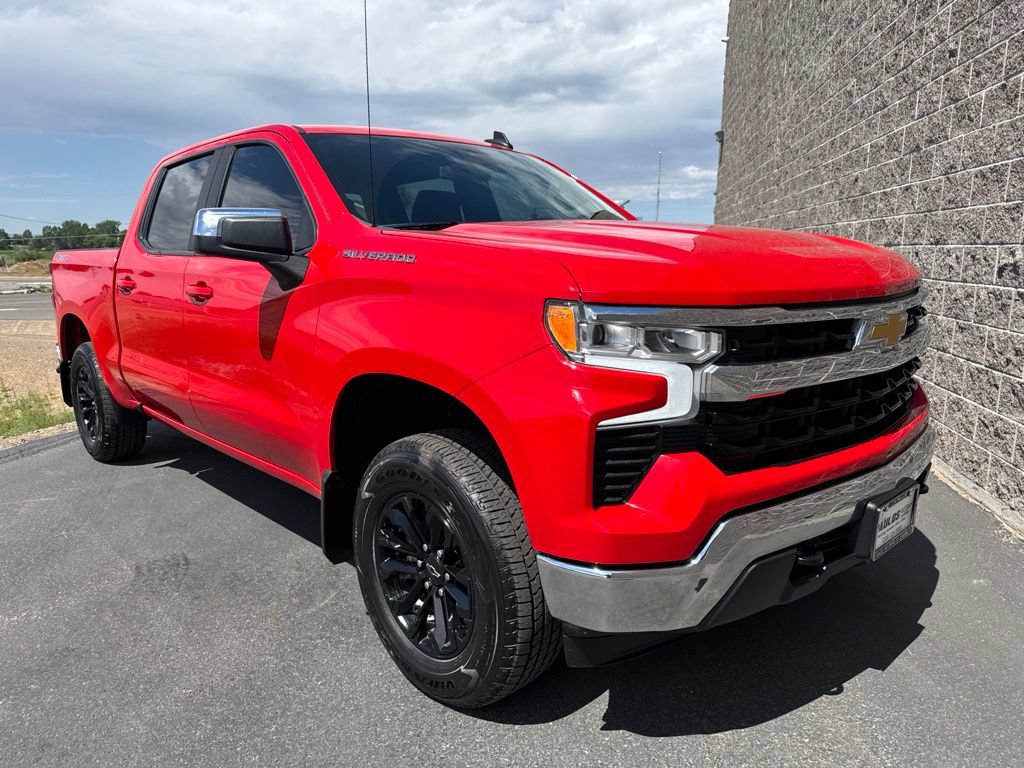 Used 2023 Chevrolet Silverado 1500 LT AWD/4WD image 4