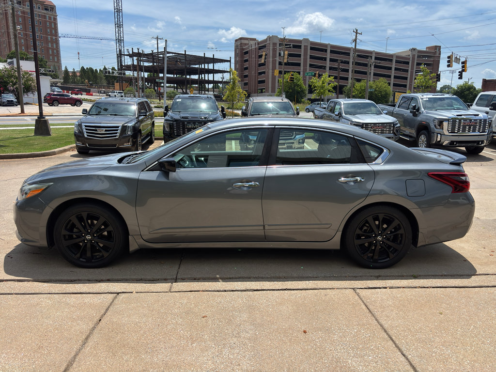 Used 2017 Nissan Altima 2.5 SR w/ Midnight Edition Package FWD image 5