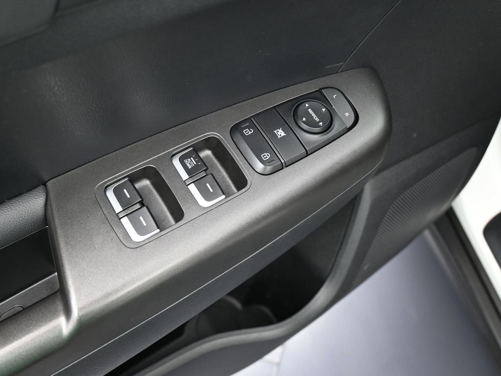 Used 2022 Kia Sportage LX image 16