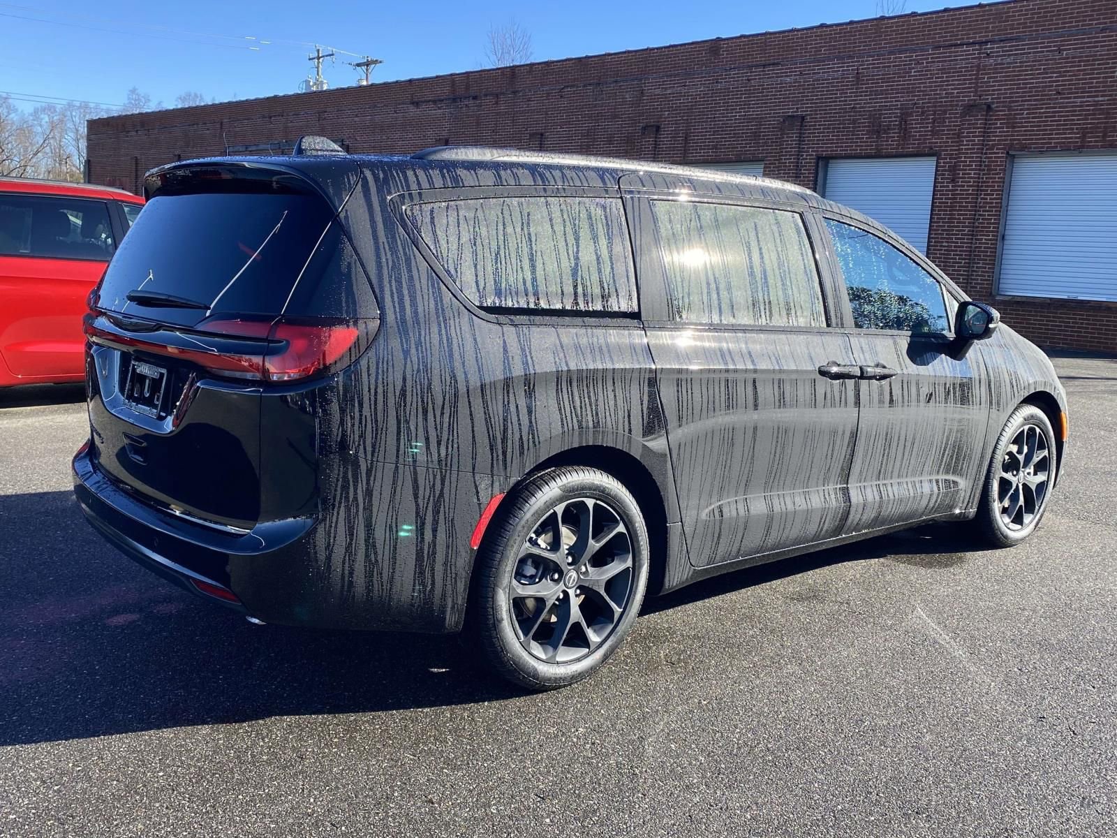 New 2026 Chrysler Pacifica Select image 7