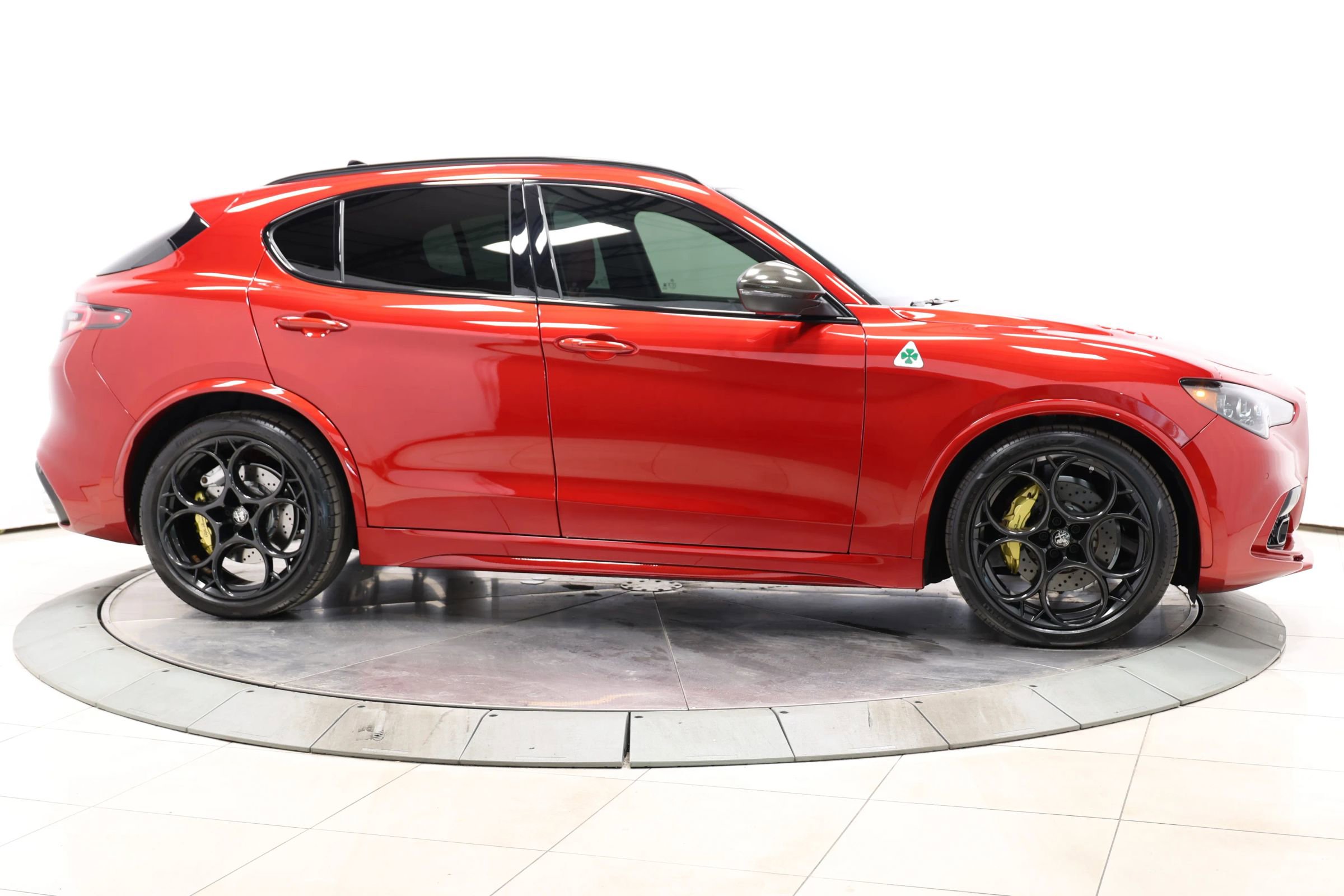 Used 2024 Alfa Romeo Stelvio Quadrifoglio image 63