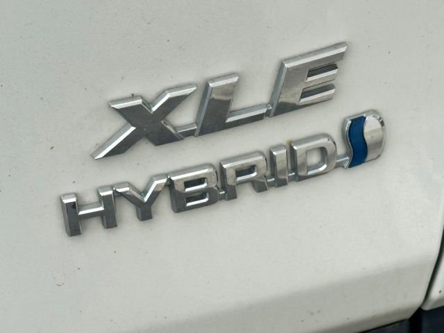 Used 2021 Toyota RAV4 XLE Premium AWD/4WD image 4