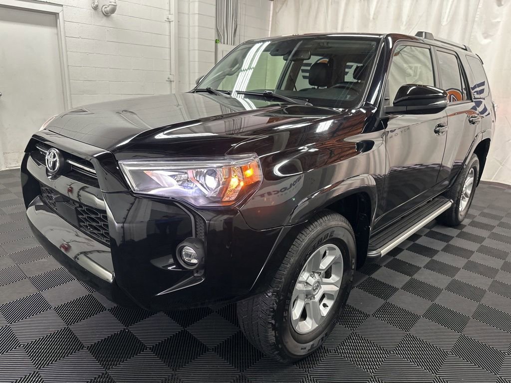 Used 2022 Toyota 4Runner SR5 Premium w/ Moonroof Package AWD/4WD image 2