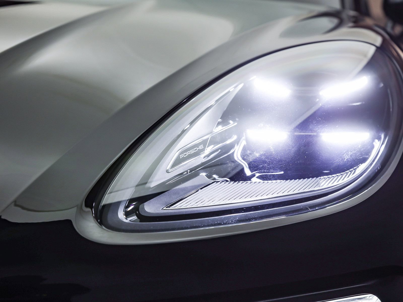 Certified 2025 Porsche Macan S AWD/4WD image 11