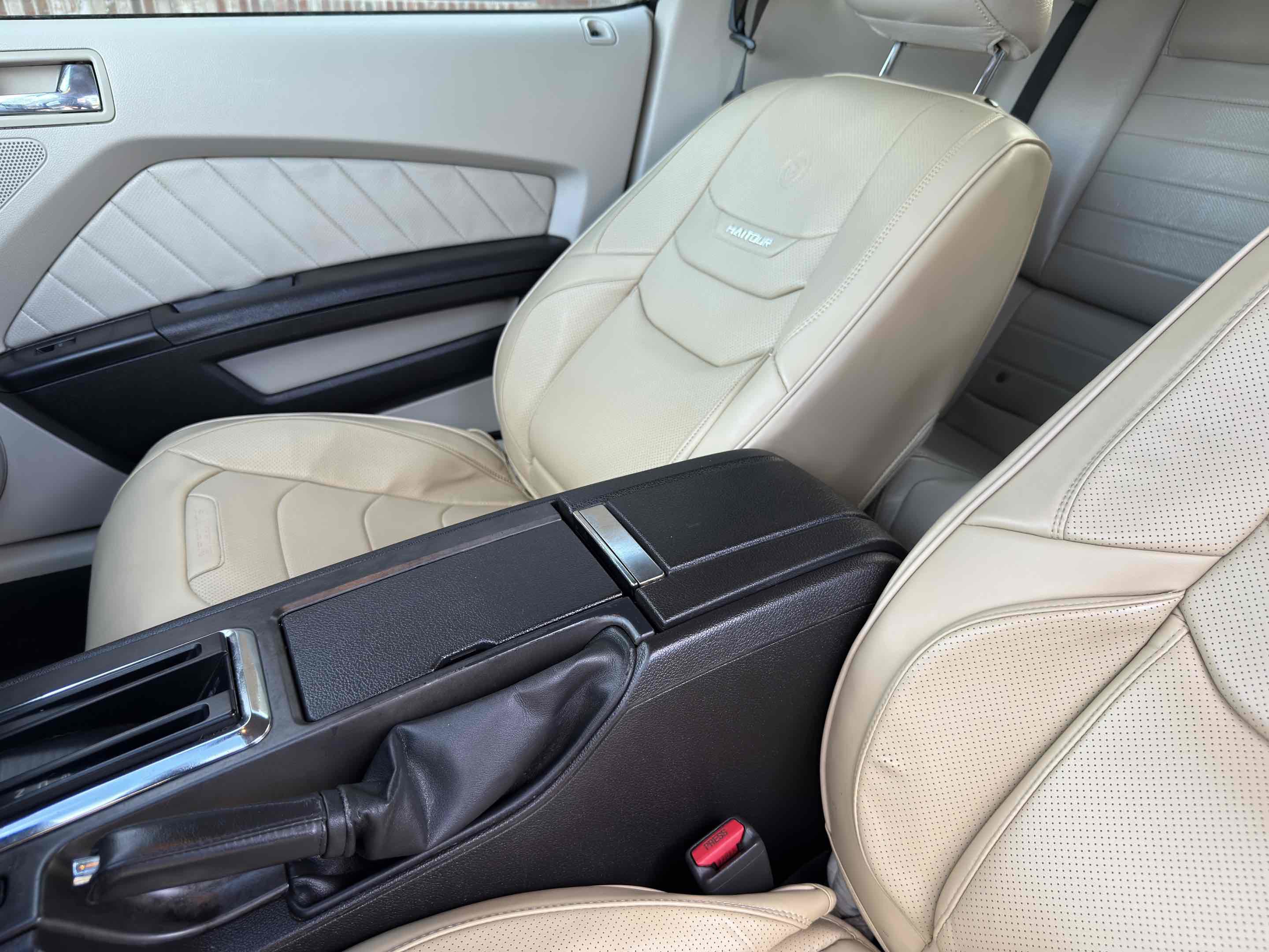 Used 2010 Ford Mustang Premium image 27