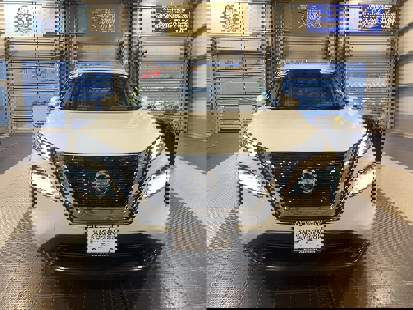 Used 2023 Nissan Rogue SL w/ SL Premium Package image 2