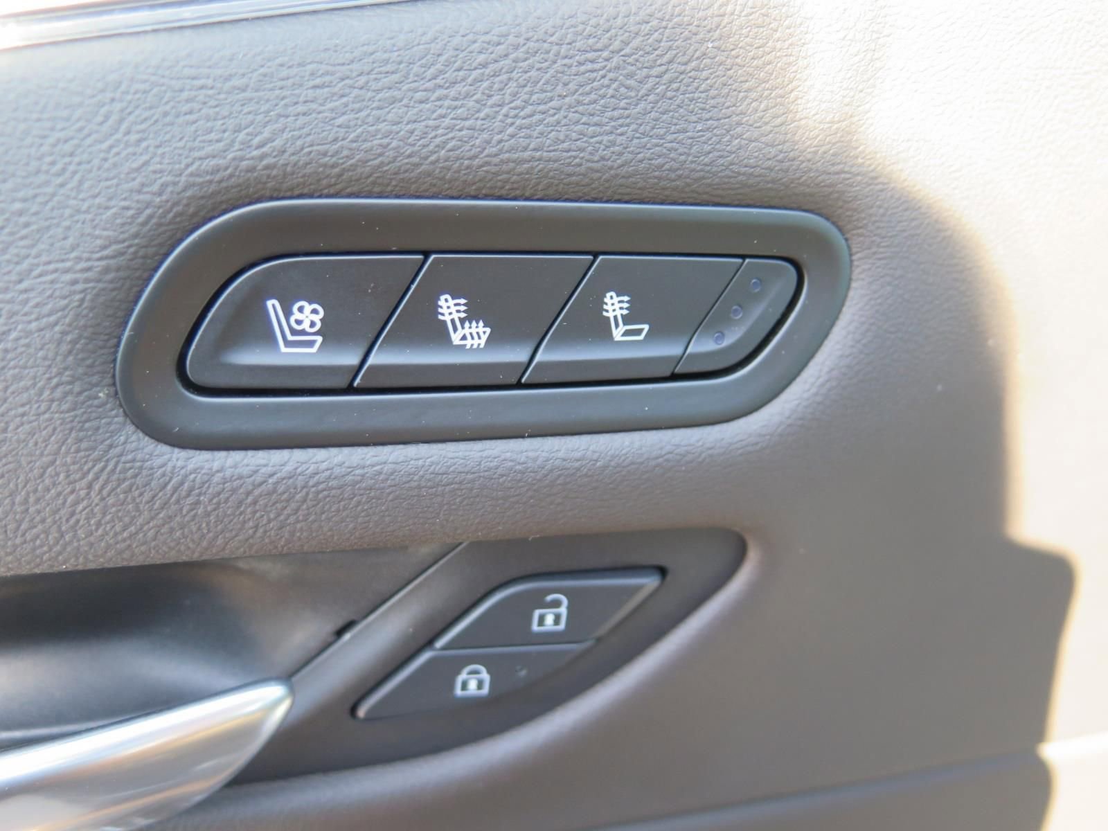 Used 2021 Cadillac Escalade ESV Premium Luxury w/ Driver Assist Tech Package AWD/4WD image 10