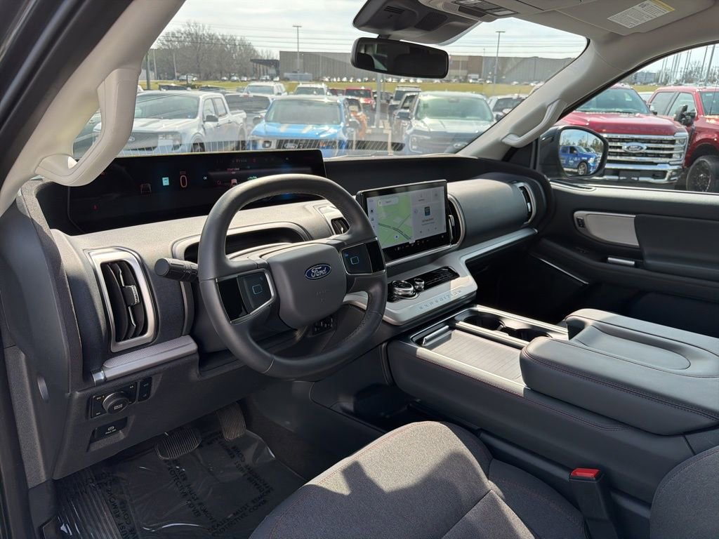 Certified 2025 Ford Expedition Active image 11