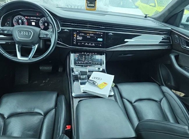 Used 2020 Audi Q8 Prestige w/ Prestige Package AWD/4WD image 2