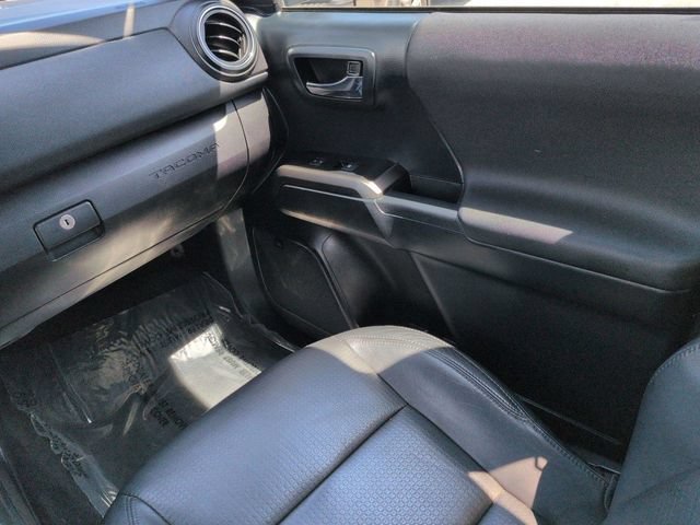 Used 2019 Toyota Tacoma TRD Sport AWD/4WD image 17