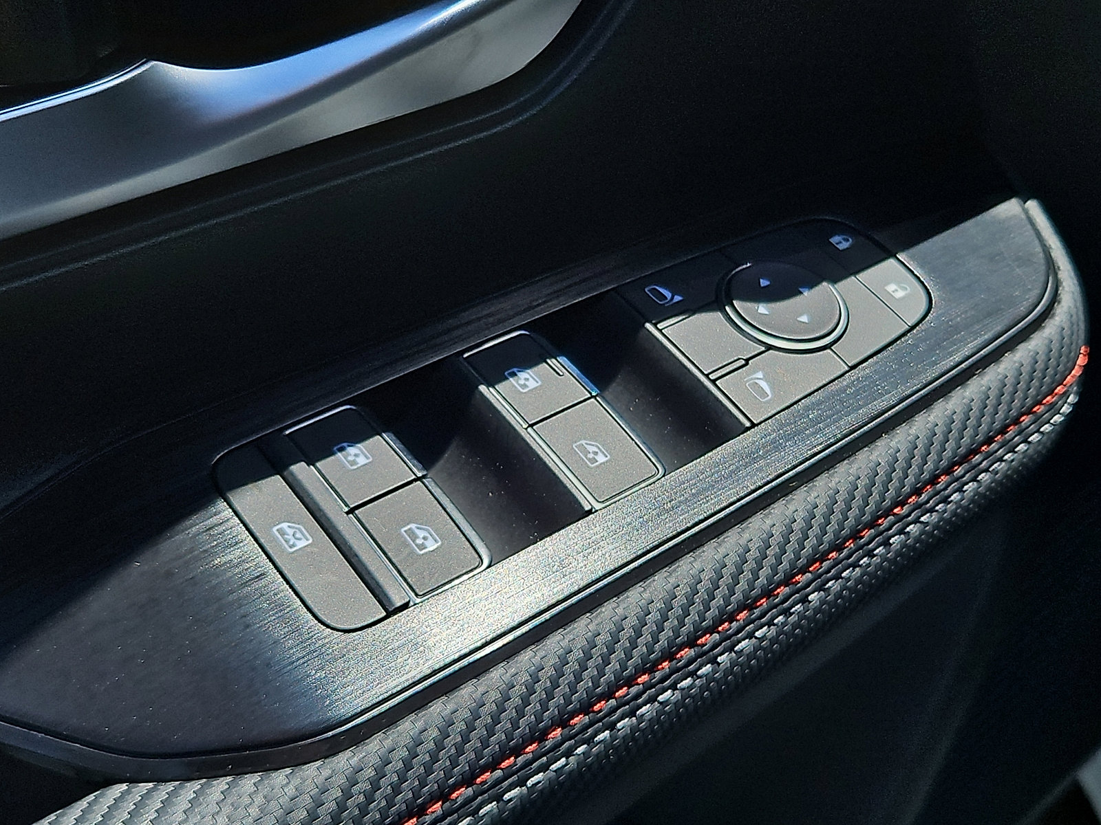 Certified 2025 Nissan Kicks SR image 25